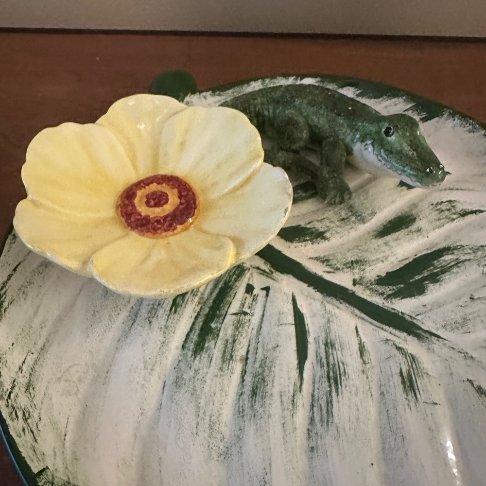 Leaf Shaped Plate with Yellow Flower and Green Alligator - Picture 3 of 6